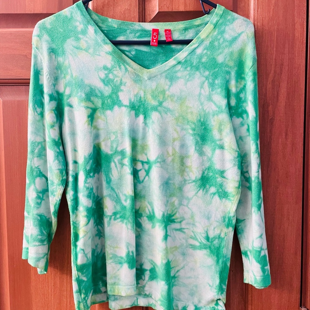 525 America Knit v-neck tie-dye shirt
